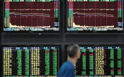 Investors dump emerging market funds on slowdown worries