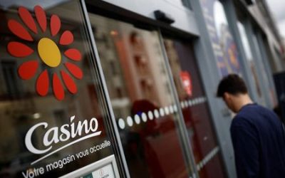 Casino shares suspended, news on debt deal expected soon