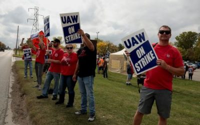 UAW holds off on expanding Detroit Three strikes, changes strategy