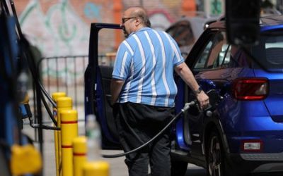 Oil drops after Hamas releases US hostages