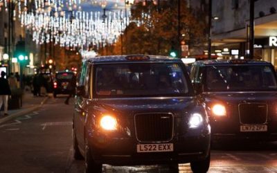 Uber tries to win over London black cabs
