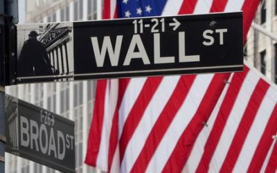 Analysis-Global banks see no recession, US companies are more circumspect