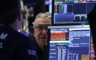S&P 500 nabs record closing high, Treasury yields dip