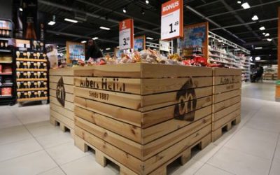 Supermarket group Ahold Delhaize reassures investors with cost cuts